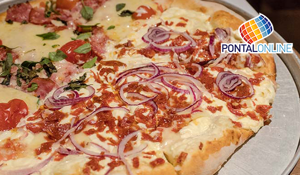 Pizza de dois sabores: Procon informa que é proibido cobrar valor do sabor mais caro