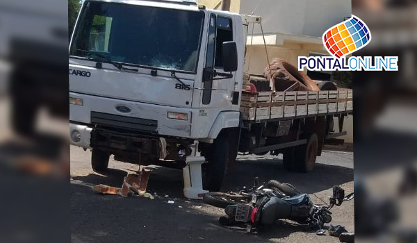 Corpo de Bombeiros socorre vítima de acidente entre carro e motocicleta que aconteceu na manhã de hoje