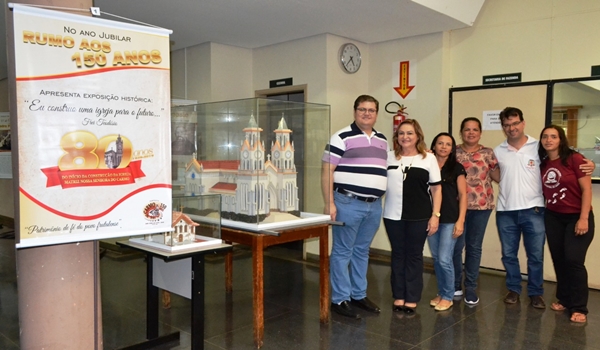 Paróquia realiza Exposição Histórica no saguão da Prefeitura 