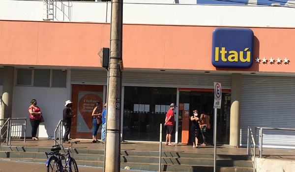 Agência do Banco Itaú reabre setor de caixas eletrônicos em Frutal 