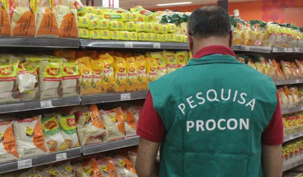 Grandes supermercados de Uberaba são notificados pelo Procon para justificarem aumento de preços