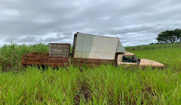 PM RECUPERA VEÍCULO E CARGA DE DEFENSIVOS AGRÍCOLAS AVALIADA EM R$ 300 MIL NA ZONA RURAL DE ITURAMA