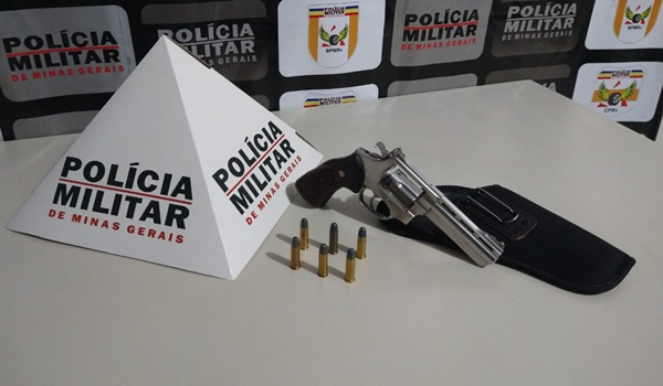 POLÍCIA MILITAR RODOVIÁRIA APREENDE REVÓLVER EM ABORDAGEM DE ROTINA NA LMG-733