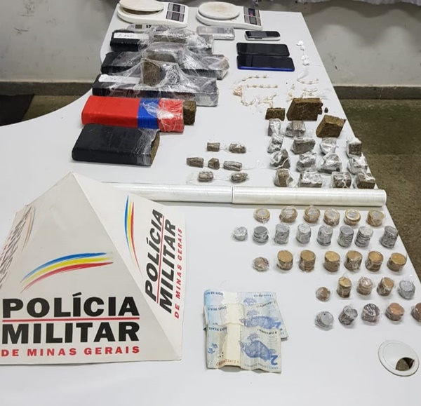 POLÍCIA MILITAR EM CONCEIÇÃO DAS ALAGOAS PRENDE SUSPEITO DE TRÁFICO DE DROGAS, E APREENDE GRANDE QUANTIDADE DE ENTORPECENTES