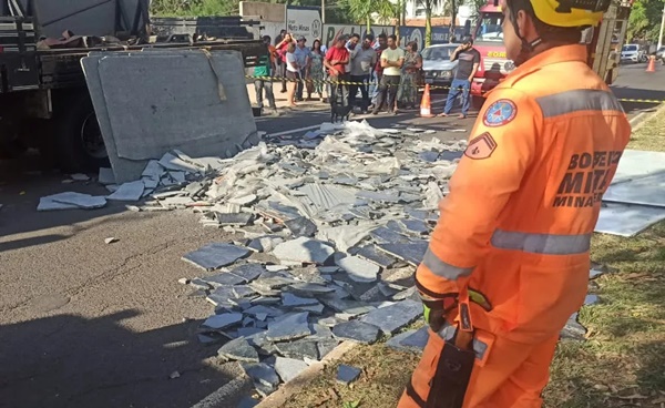 DUAS PESSOAS MORREM ESMAGADAS POR PLACAS DE MÁRMORE EM PATROCÍNIO