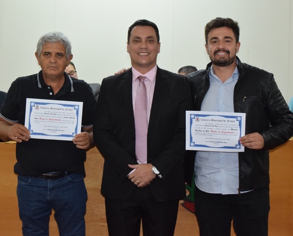 EMPRESÁRIOS SÃO HOMENAGEADOS POR EMPREENDIMENTO RECENTE EM FRUTAL POR MEIO DE MOÇÃO DE APLAUSO