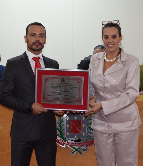 DELEGADO FÁBIO RUZ RECEBE TÍTULO DE CIDADÃO HONORÁRIO DE FRUTAL EM SESSÃO DA CÂMARA 