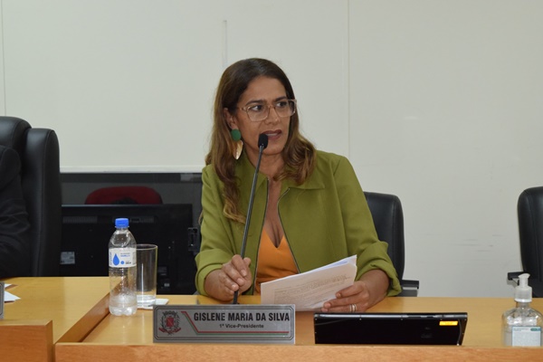 VEREADORA GISLENE MARIA QUER DISPONIBILIZAÇÃO DE INFORMAÇÕES NOS SITES E REDES SOCIAIS DA PREFEITURA SOBRE SETOR DA SAÚDE