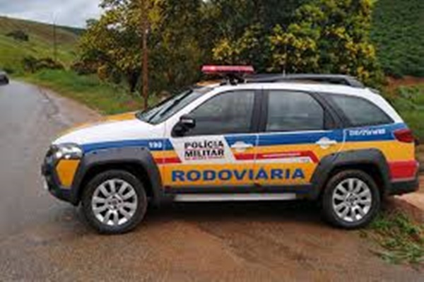 ACIDENTE ENTRE CARRO E MOTO NA MG 255 EM ITAPAGIPE DEIXA MOTOCICLISTA FERIDO