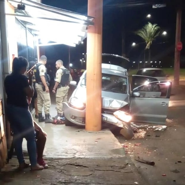 CARRO DE FRUTALENSE É RECUPERADO APÓS CRIMINOSOS BATEREM O VEÍCULO EM UBERABA