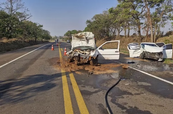 QUATRO PESSOAS FICAM FERIDAS EM ACIDENTE ENVOLVENDO TRÊS CARROS EM PENÁPOLIS