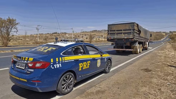 TRIO É PRESO SUSPEITO DE ROUBAR CAMINHÃO COM CARGA DE DEFENSIVOS AGRÍCOLAS AVALIADA EM R$ 2,5 MILHÕES