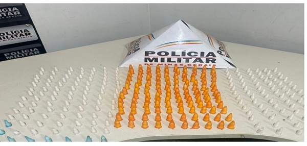 POLÍCIA MILITAR ENCONTRA DROGA EM SACO DE LIXO APÓS DENÚNCIA ANÔNIMA