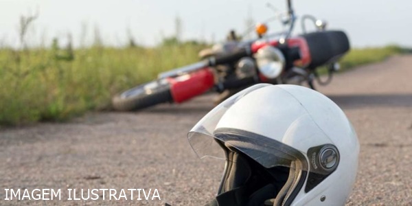 MOTOCICLISTA FICA FERIDO AO DESVIAR DE LOMBADA E CAIR