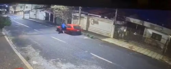 CARRO QUE SERIA DADO DE PRESENTE PARA A FILHA É FURTADO NA PORTA DE CASA DE MORADOR DE UBERLÂNDIA