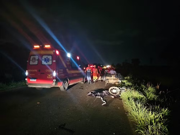 MOTOCICLISTA BATE EM CARRETINHA SEM SINALIZAÇÃO, CAI EM AVENIDA E MORRE ATROPELADO EM UBERLÂNDIA