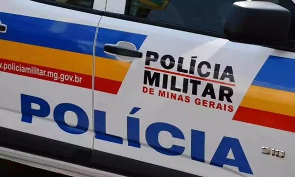 MULHER É CONTIDA POR MORDER PANTURRILHA DE POLICIAL MILITAR EM MG