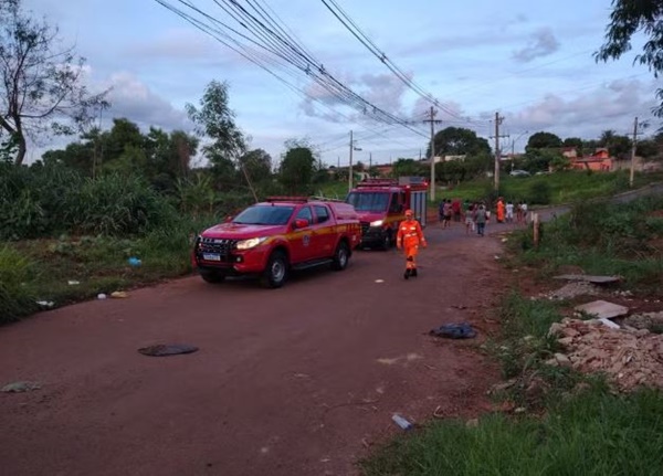 ADOLESCENTE MORRE AFOGADO APÓS FICAR PRESO EM GALHO ENQUANTO NADAVA COM AMIGOS