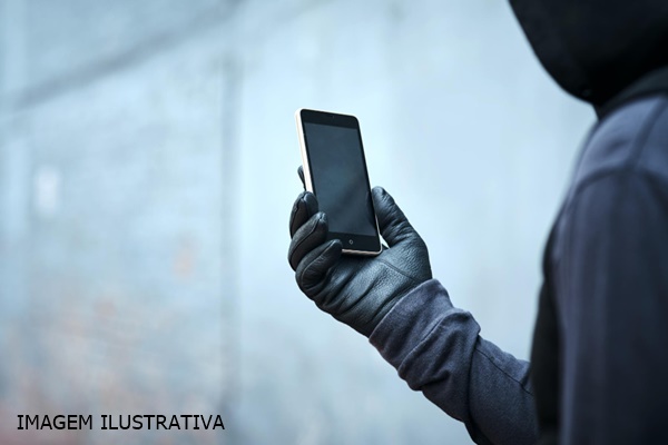 HOMEM TEM CELULAR ROUBADO EM FRUTAL